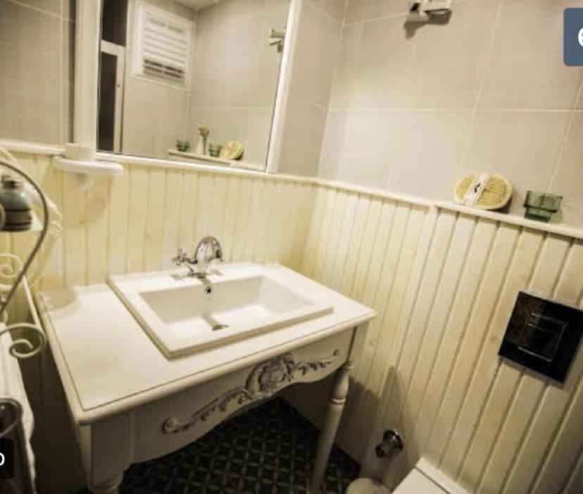 The White Hotel ألاتشاتي المظهر الخارجي الصورة