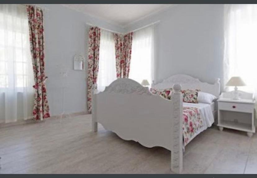 The White Hotel ألاتشاتي المظهر الخارجي الصورة